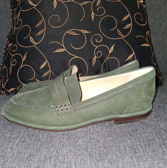 EUC J. Mclaughlin Size 8 Concetta Green Suede Loafers! - Picture 4 of 14